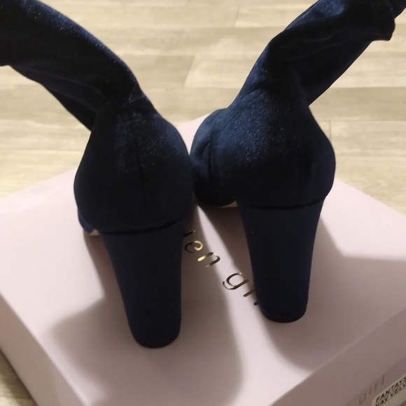 Madden Girl navy velvet booties - Picture 6 of 9